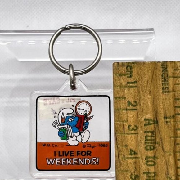 Vintage Smurfs 1982 Acrylic Cartoon KeyChain I Live For Weekends W.B. Co - Picture 4 of 4